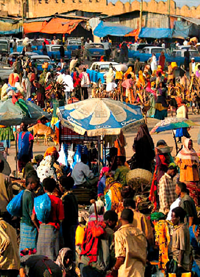 И сейчас, в юбилейный год, Харрар все тот же — «совсем Багдад времен Гаруна-аль-Рашида»