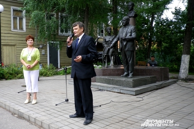 Из школьного праздника благодаря энтузиазму Галины Козловской получился фестиваль. Фото: АиФ / Елена Ляшенко